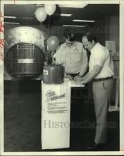 1979 Press Photo Contest por US$ 500 em gasolina, Southern National Bank, Houston comprar usado  Enviando para Brazil