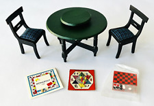 Mesa de juego para casa de muñecas en miniatura con Susan perezosa 2 sillas 3 juegos verde y negro segunda mano  Embacar hacia Argentina