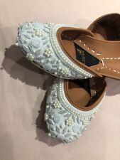 Zapatos blancos perla indio paquistaní khussa punjabi jutti plateados talla 5/6 suaves nuevos segunda mano  Embacar hacia Mexico