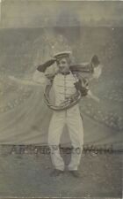 Divertido Hombre En Uniforme Con Tuba Antigüedad Comic Foto comprar usado  Enviando para Brazil