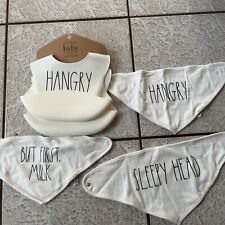 Juego de baberas de silicona impermeables para bebé Rae Dunn HANGRY & FOODIE beige blancas 2 piezas segunda mano  Embacar hacia Argentina