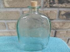 Botella de vidrio decorativa con corcho en relieve hecha en Canadá 9" de alto segunda mano  Embacar hacia Argentina