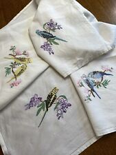 Vintage Hand Embroidered Tablecloth~Linen Budgerigar ~  Budgies segunda mano  Embacar hacia Spain