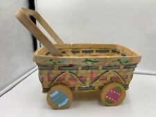 Carro de empuje de mimbre tejido cesta de Pascua ruedas de madera pintado a mano floral/huevos bebé segunda mano  Embacar hacia Argentina