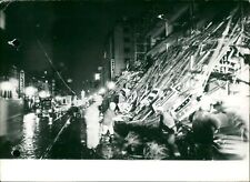 Usado, Andamios colapsados en Tokio - Fotografía vintage 3925906 segunda mano  Embacar hacia Argentina