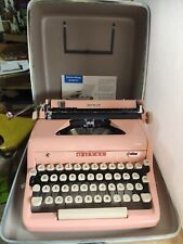Antigua máquina de escribir Royal Quiet Deluxe 1957 rosa en estuche de tweed original segunda mano  Embacar hacia Argentina
