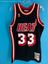 Camiseta MITCHELL & NESS Hardwood Classics Miami Heat 1996-97 Alonzo Mourning #33 comprar usado  Enviando para Brazil