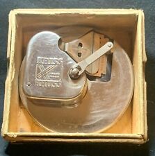 Antiguo afilador de cuchillas de afeitar Kriss Kross de manivela manual de 1920 en caja original segunda mano  Embacar hacia Argentina