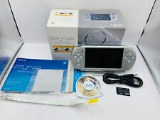 Sistema Sony PSP 3000 PLATEADO con Cargador de Caja [Sin Región] Playstation Probado Bueno segunda mano  Embacar hacia Argentina
