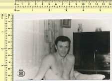 158 Homem sem camisa no sofá de cama Cara Gay Int retrato abstrato foto vintage original. comprar usado  Enviando para Brazil