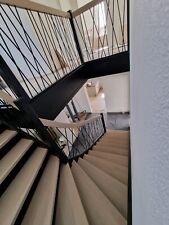 nowe schody drewniane z Polski . Schody z balustradą stalową . Projekt 3D gratis na sprzedaż  PL