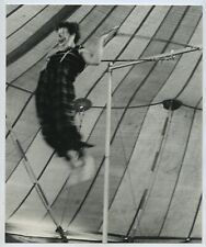 Clown On Trapeze - Possibly Spanish Circus In Scotland c1960s Photo Ronald Gunn, usado segunda mano  Embacar hacia Spain