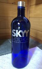 Botella EMPYT GLASS Vodka Azul Cobalto SKYY 1,75 L 13 1/2" Alto segunda mano  Embacar hacia Argentina