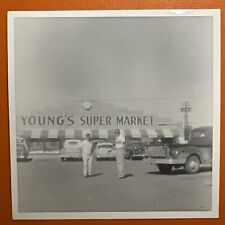 FOTO DE COLECCIÓN Las Vegas Young’s supermercado años 60 estacionamiento comestibles originales segunda mano  Embacar hacia Argentina