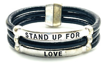 Pulseira de três fileiras de couro sintético e barra de metal fecho magnético STAND UP FOR LOVE comprar usado  Enviando para Brazil