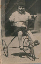 Bambina su triciclo antico ciclismo Fotografia comprar usado  Enviando para Brazil