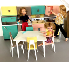 Antigo Mesa/cadeiras Barbie Reading Deluxe Dream Kitchen anos 60 MCM. Bonecas não incl. comprar usado  Enviando para Brazil