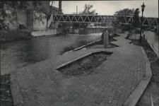 1983 Press Photo passarela do rio em construção perto de ponte em West Bend comprar usado  Enviando para Brazil
