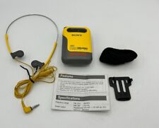 Radio portátil Sony FM/AM amarillo Walkman SRF-85 con auriculares deportivos MDR-W10, usado segunda mano  Embacar hacia Argentina