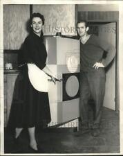 1960 Foto de prensa Mr. and Mrs. Robert Flynn exhibición refrigerador decorado segunda mano  Embacar hacia Argentina