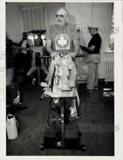 1988 Press Photo Edward Hottin anda de bicicleta ergométrica no Northampton VA Hospital., usado comprar usado  Enviando para Brazil