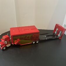 Semirremolque Disney Pixar Cars 2016 Mattel Rusteze Mack pista centro de carreras RRC segunda mano  Embacar hacia Argentina