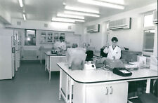 Laboratório de testes de alimentos e ambientais no th... - Fotografia vintage 2448710 comprar usado  Enviando para Brazil