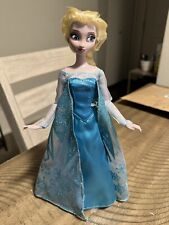 Muñeca clásica Frozen Queen Elsa de Disney Store segunda mano  Embacar hacia Argentina