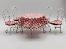Móveis de boneca mini bistrô mesa de metal branco 4 cadeiras toalha de mesa vermelha Gingham comprar usado  Enviando para Brazil