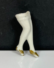 Vintage Pin Almofada/Pó Puff Porcelana Meio Branco Mini Boneca Pernas Sapatos Dourados, usado comprar usado  Enviando para Brazil