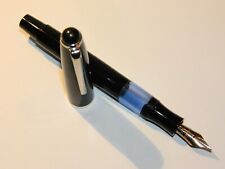 Penna stilografica nera usato  Milano