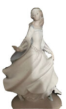 Estatueta de porcelana fina Lladro Cinderella the Lost Slipper comprar usado  Enviando para Brazil