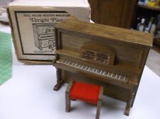 1977 piano vertical miniatura para casa de muñecas muebles Chadwick Miller Inc segunda mano  Embacar hacia Argentina