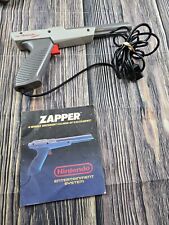 Pistola de caça Zapper Nintendo cinza fabricante de equipamento original NES-005 autêntica com funcionamento manual comprar usado  Enviando para Brazil