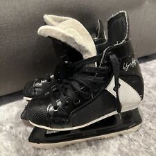 Patins de hóquei no gelo vintage CCM Tradition 99 Wayne Gretzky EUA tamanho 2 comprar usado  Enviando para Brazil