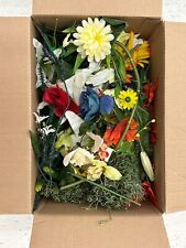 Caja de 5 libras de flores artificiales surtidas y vegetación - usada - lirios rosas musgo segunda mano  Embacar hacia Argentina