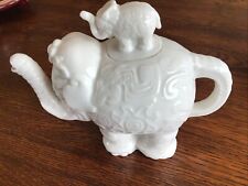 White elephant teapot. usato  Spedire a Italy