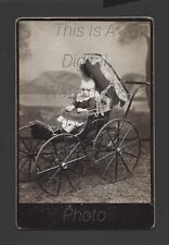 Tarjeta de gabinete de la época victoriana americana con sombrilla de 4 ruedas para bebé en buggy antiguo segunda mano  Embacar hacia Argentina