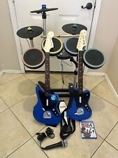 Usado, Rock Band 4 PS4 Rivals Band Kit, 2 guitarras Jaguar, bateria com pratos profissionais e jogo comprar usado  Enviando para Brazil