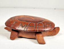 Antiga caixa de bugigangas de tartaruga de madeira esculpida à mão palavra St. Martin esculpida no topo comprar usado  Enviando para Brazil