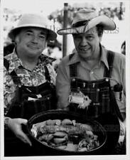1974 expositores de fotos de prensa con guiso en el Festival de Vida Folclórica de Texas, San Antonio segunda mano  Embacar hacia Argentina