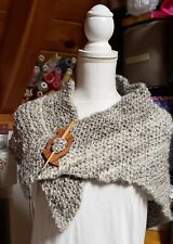 Hand knit triangular d'occasion  Expédié en Belgium