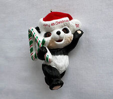 Usado, 1991 Quarto Natal Infantil ~ Urso Panda, Chapéu Fuzzy ~ Ornamento Hallmark comprar usado  Enviando para Brazil