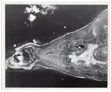 1944 USAAF Liberators Bomb aeródromo japonês Iwo Jima foto notícia original 8x10, usado comprar usado  Enviando para Brazil