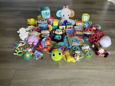 Lote de 39 juguetes portátiles para bebés bebés surtidos marcas cascabeles dientes sensoriales segunda mano  Embacar hacia Argentina