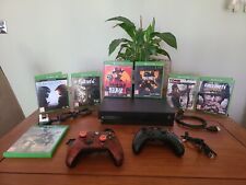 Microsoft Xbox One X - 1TB Console with 2 controllers & 7 games Fully tested  till salu  Toimitus osoitteeseen Sweden