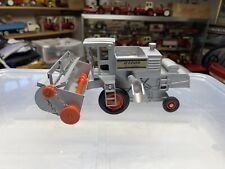 Excellent Condition  Allis Chalmers Gleaner Model F combine 1/32 Scale. for sale  Shipping to South Africa
