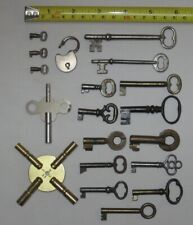 Lote misto vintage de chaves mini chaves de cadeado, esqueleto, cano e relógio comprar usado  Enviando para Brazil