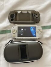 Używany, Przenośna konsola do gier Sony PSP 1000 WHITE (PSP-1004) +Avatar the game + BAG na sprzedaż  Wysyłka do Poland