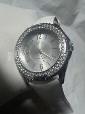 Usado, Reloj para mujer guess waterpro, 100m, G85907L, estuche de 38 mm, correa de cuero blanco, acero inoxidable segunda mano  Embacar hacia Argentina